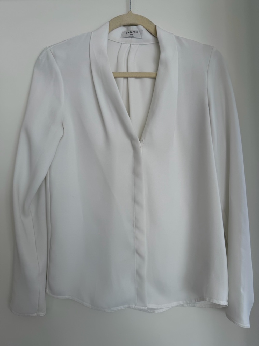 Aritzia White V-Neck Long Sleeve Blouse